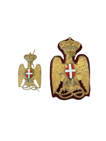  
Lotto di due Fregi da cappello - Pai - Africa Italiana 
 73 x 47 mm; 46 x 29 mm