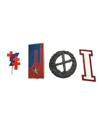  
Lotto di quattro distintivi 
 