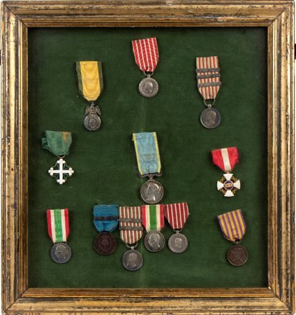 
Medagliere risorgimentale in cornice 
 45x48 cm