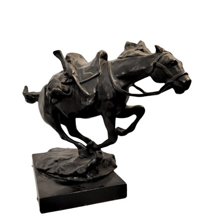  
"Cavallo scosso", scultura in bronzo prima metà XX sec.
 