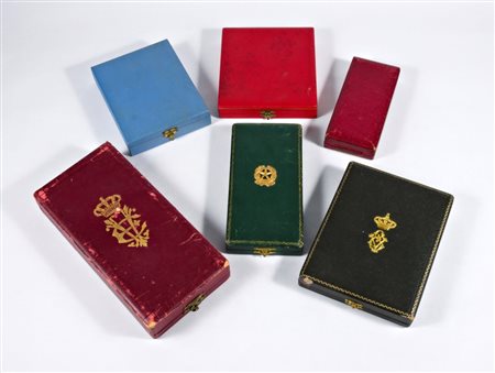  
Lotto di 6 astucci per ordini e medaglie prima metà XX sec.
 