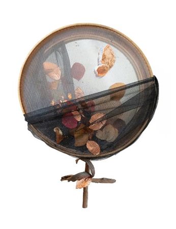 Claudio Sapienza (Catania, 1981 - ) Segreto 2021 Assemblaggio e tecnica mista...