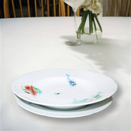 Ginori di Doccia (Sesto Fiorentino 1735)  - Bel servizio di piatti in porcellana per 12 con piatti da portata con decori floreali, Florence, mid-19th secolo