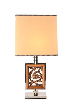 Lampada da tavolo Anni '70 Struttura in metallo cromato e legno decorato a...