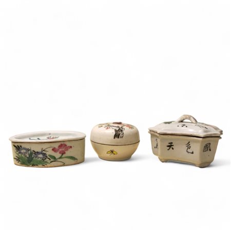 Tre scatoline in porcellana policroma cinese
