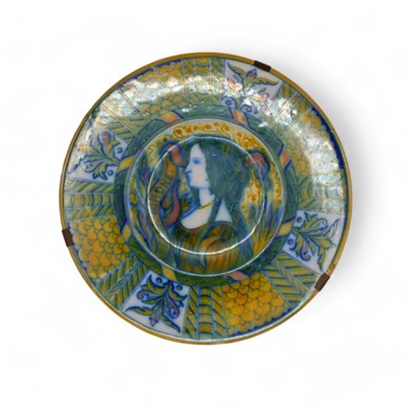 Piatto da parata in maiolica policroma