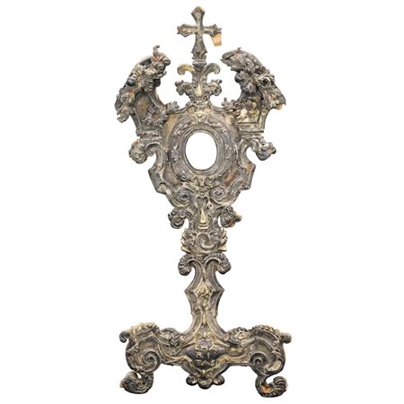 Ostensorio Antico argento inciso e sbalzato a motivi ornamentali, floreali e...