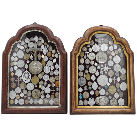 Collezione di medaglie votive Medaglie in argento e altri materiali in...