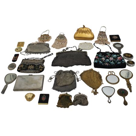 Grande lotto di borse, guanti e altri piccoli oggetti Grande lotto di borse,...