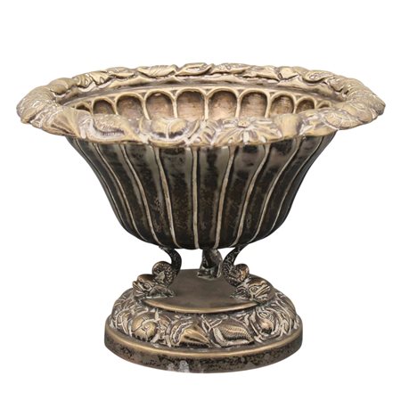 Piccola alzata Argento inciso e sbalzato. Peso gr. 470. Cm h 12,5