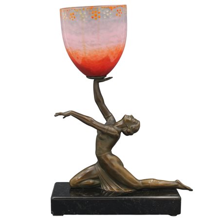 Lume con figura femminile Scultura in bronzo patinato su base in marmo con...