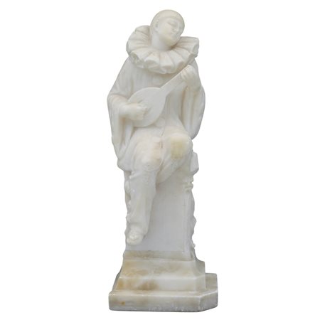 Pierrot Scultura in alabastro (mancanze al mandolino). Siglata alla base A....