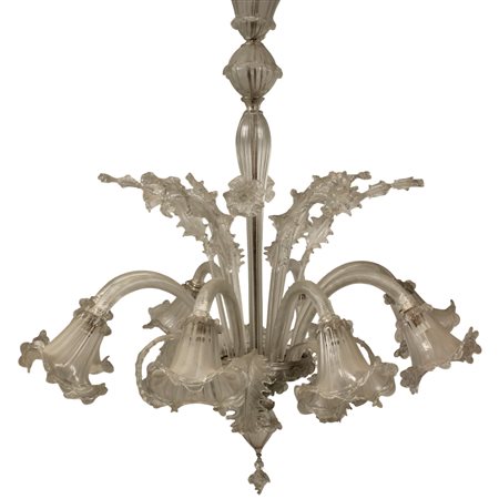 Lampadario ad otto luci Vetro di Murano decorato con fiori e foglie incise....