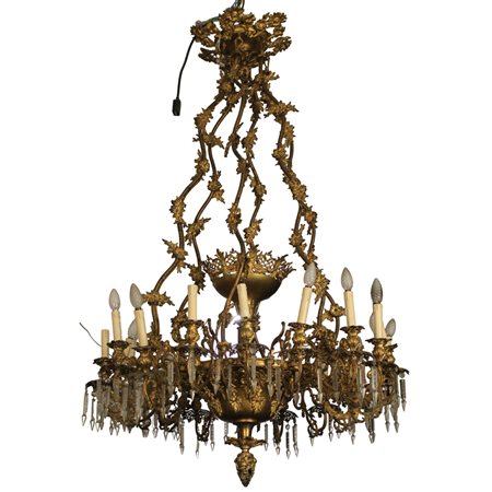 Grande lampadario a venti luci Bronzo dorato a mercurio riccamente inciso a...