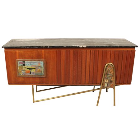 Grande mobile bar Legno scannellato con applicazioni in vetro e legno dipinto...