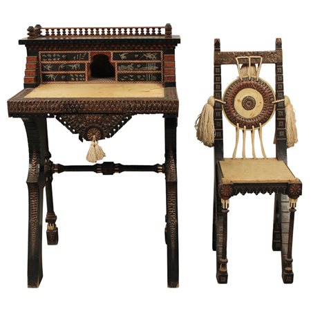 Carlo Bugatti (1856/1940) "Piccolo scrittoio con sedia" Legno ebanizzato con...