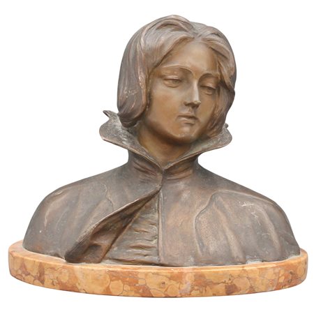 Antonio Ugo (1870/1950) "Donna con bavero" Scultura in bronzo su base in...
