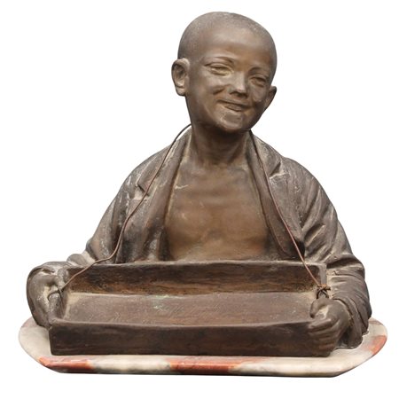 Antonio Ugo (1870/1950) "Fiammiferaio" Scultura in bronzo su base in marmo...