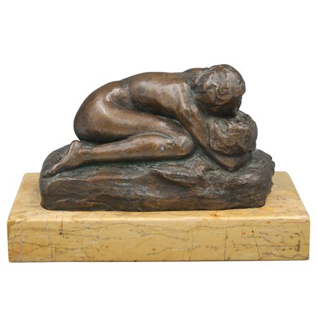 Antonio Ugo (1870/1950) "Maternità" Scultura in bronzo patinato su base in...