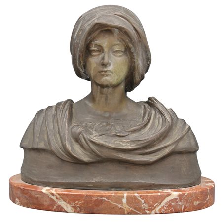 Antonio Ugo (1870/1950) "Madonna" Scultura in bronzo su base in marmo venato....