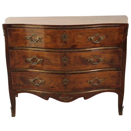 Cassettone a tre cassetti Noce con maniglie e borchie in bronzo dorato....