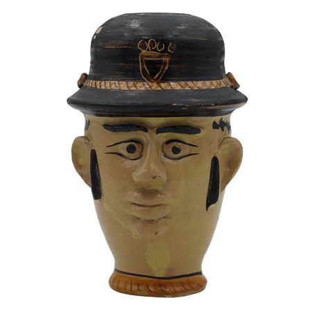Uomo con bombetta Vaso in maiolica a decoro antropomorfo. Caltagirone. Secolo...