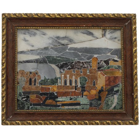 Veduta del teatro antico di Taormina con lo sfondo dell'Etna Commesso in...