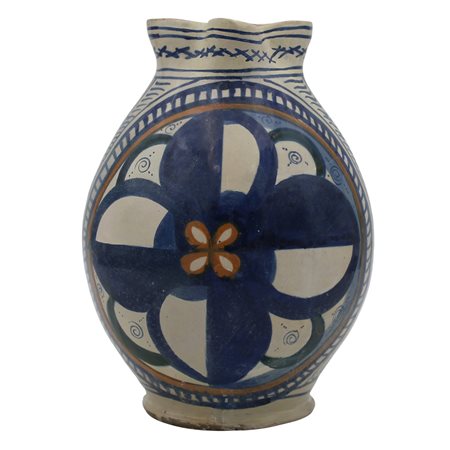 Brocca Antica maiolica decorata sul davanti a motivi geometrici policromi su...