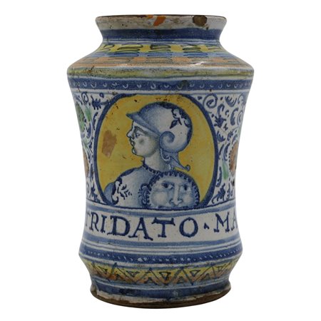 Rocchetto Antica maiolica decorata sul davanti con medaglione centrale...