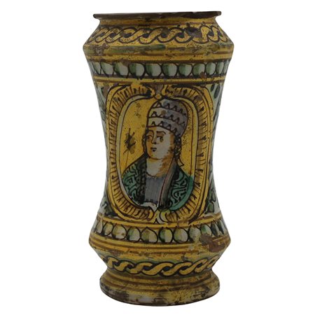 Albarello Antica maiolica con medaglione centrale raffigurante prelato e sul...