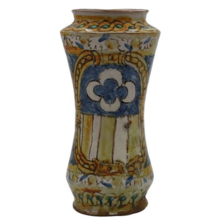 Albarello Antica maiolica decorata a trofei e medaglione policromi. Datata...