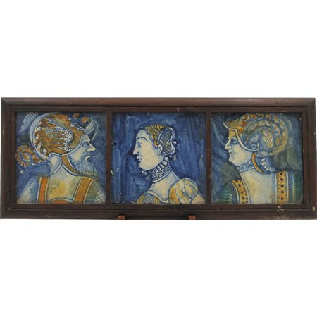 Tre importanti mattonelle Antica maiolica policroma decorata con profilo di...