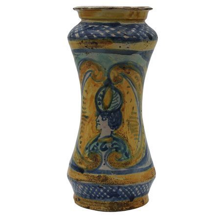 Albarello Antica maiolica con profilo di prelato sul davanti e sul retro...