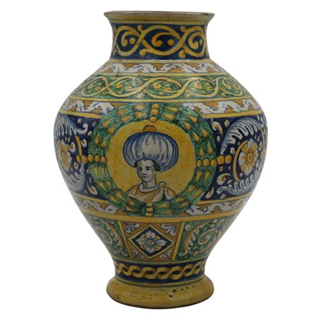 Vaso ovoidale Antica maiolica con decoro centrale raffigurante uomo con...