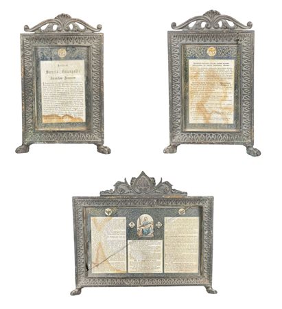 Cartagloria in bronzo dorato patinato, periodo XIX secolo. Dimensioni totali:...