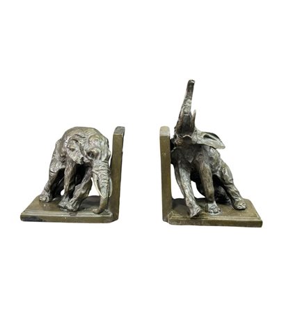 Coppia di sculture in bronzo a cera persa, periodo XX secolo, raffigurante...