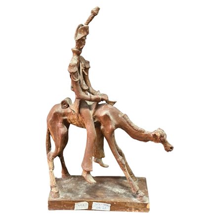 Scultura in terracotta, periodo XX secolo, raffigurante Militare su cammello....