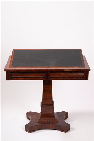 Piccolo scrittoio lastronato, secolo XIX