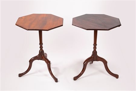 Coppia di tavolini bassi in legno, secolo XIX