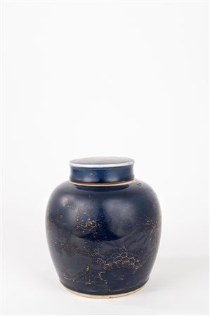 Vaso in porcellana powder blue con coperchio, China, late 20th century
