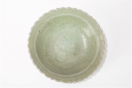Piatto "Longquan" a invetriatura celadon, China, Ming dynasty (1368-1644)