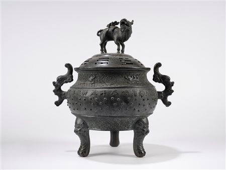 Grande incensiere tripode in bronzo, China, late 19th century