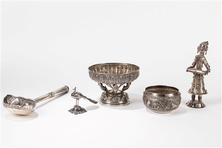 Cinque oggetti in argento, Oriental manufacture, 19th/20th century