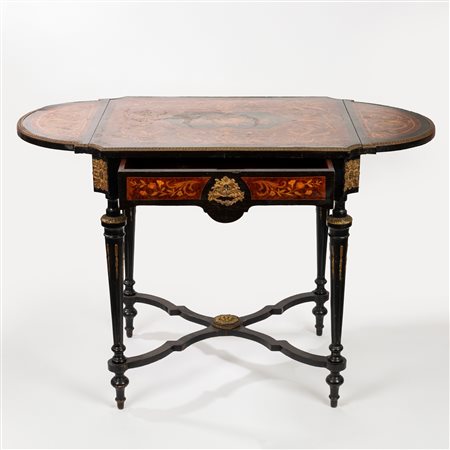 Tavolino ad alette lastronato, intarsiato e filettato in legni vari, 19th century