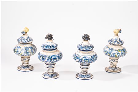 Quattro vasi con coperchio in maiolica policroma, 18th/19th century manufacture