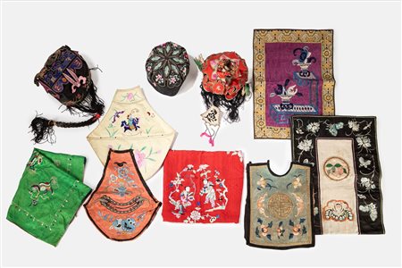 Lotto composto da sette tessuti e tre cappellini, China, late Qing dynasty