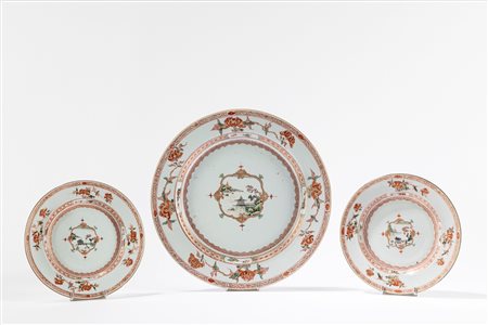 Tre piatti in porcellana famiglia verde, China, 18th century