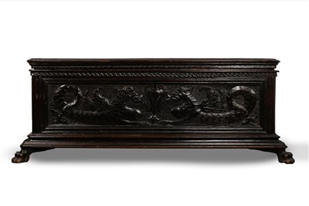 Cassapanca in legno intagliato ed ebanizzato