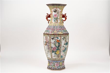 Vaso in porcellana policroma, Cina, secolo XX