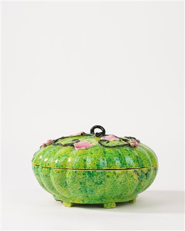 Ciotola in ceramica policroma a forma di zucca con coperchio, Cina secolo XX
